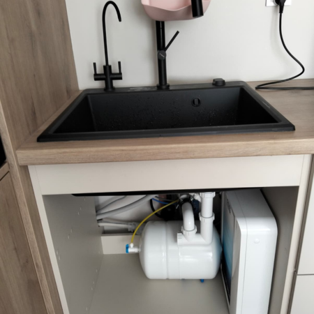 kuna filter comfort pod zlew z czarnym kranem